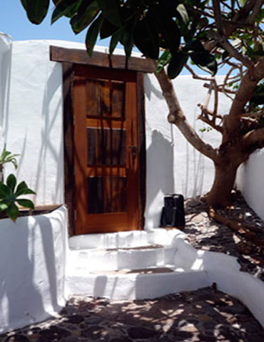 Casa Dominique: Eine Tür und Ficus  