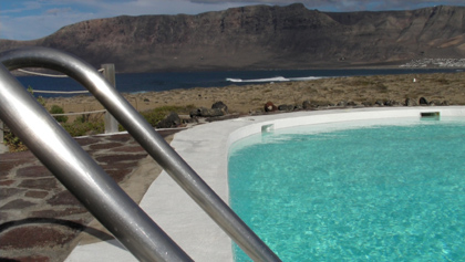 Casa Dominique: Das Schwimmbad und das Meer