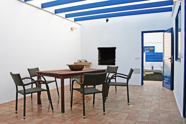 El patio casa del pueblo