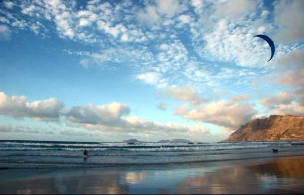 Kitesurf sulla spiaggi di Famara
